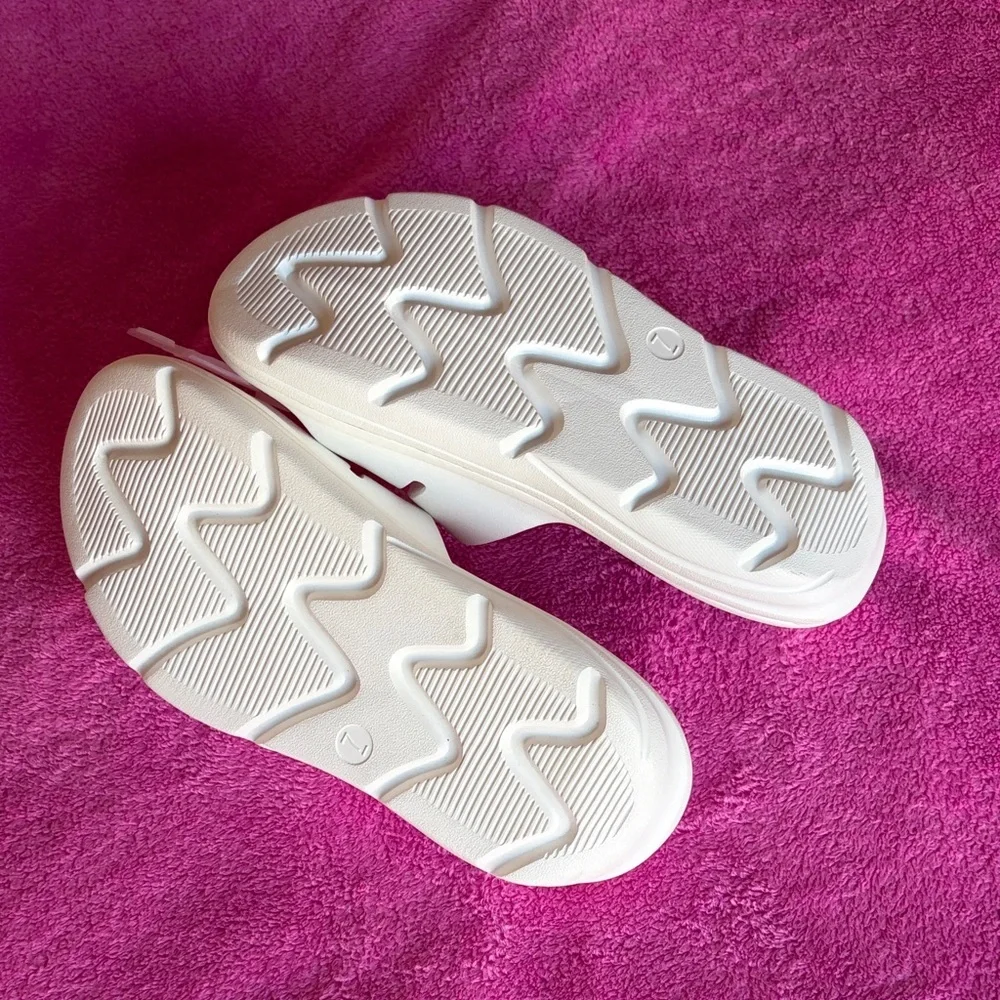 White Beach Slides | Women’s Size 7 | Waterproof Slip-Resistant Sandals - Picture 3 of 3